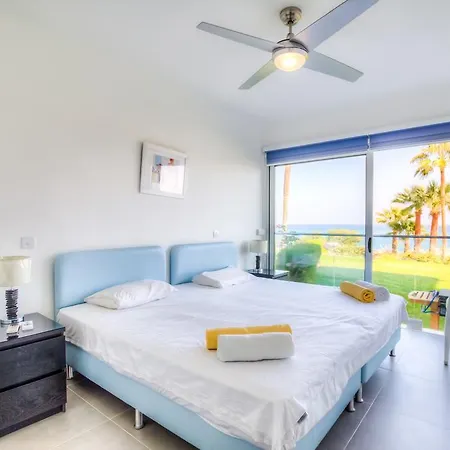 Beachfront Trident Apartment