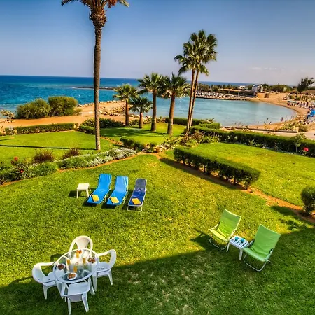 Beachfront Trident Apartment *