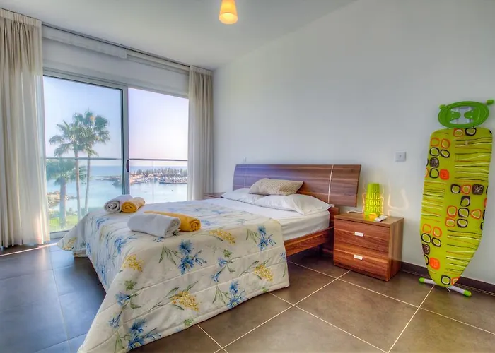 Beachfront Trident 2 Apartmán *