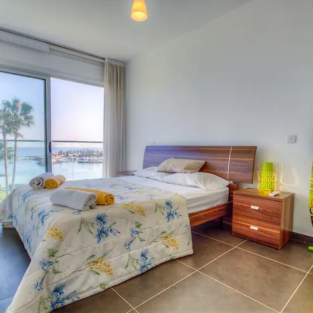 Beachfront Trident 아파트 *