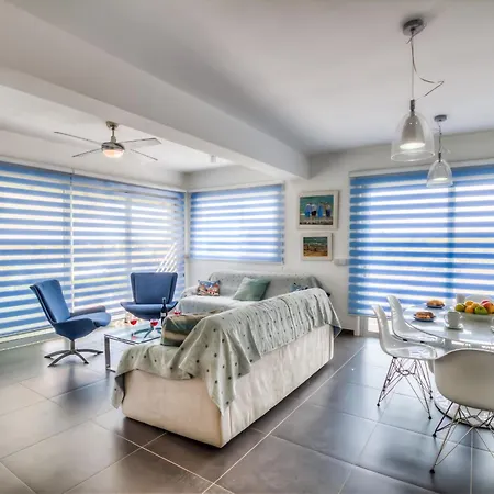 Beachfront Trident 아파트 *